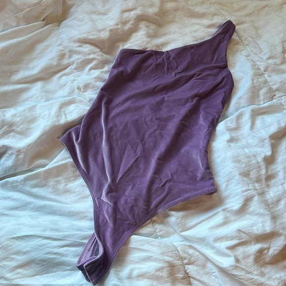 Xs lavender Fabletics bodysuit - Picture 1 of 4